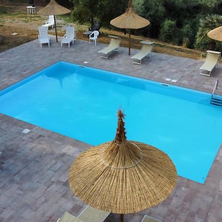 Agriturismo I Cerroni 蒙泰斯库达伊奥 外观 照片