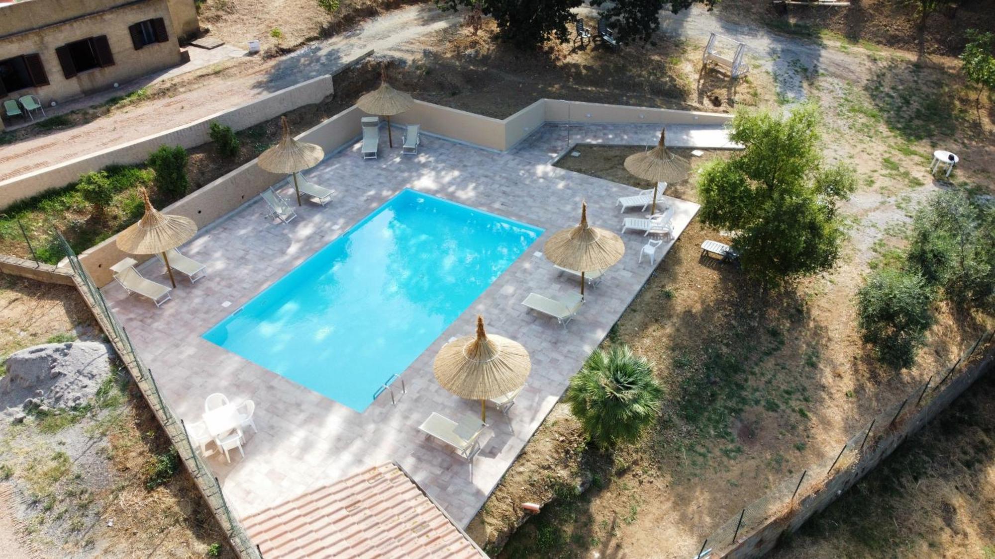 Agriturismo I Cerroni 蒙泰斯库达伊奥 外观 照片